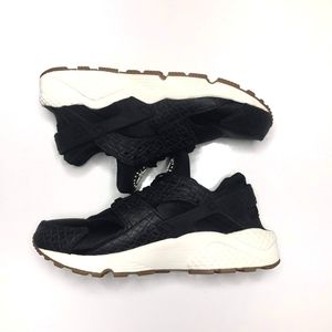 Nike Air Huarache Womens running shoes.